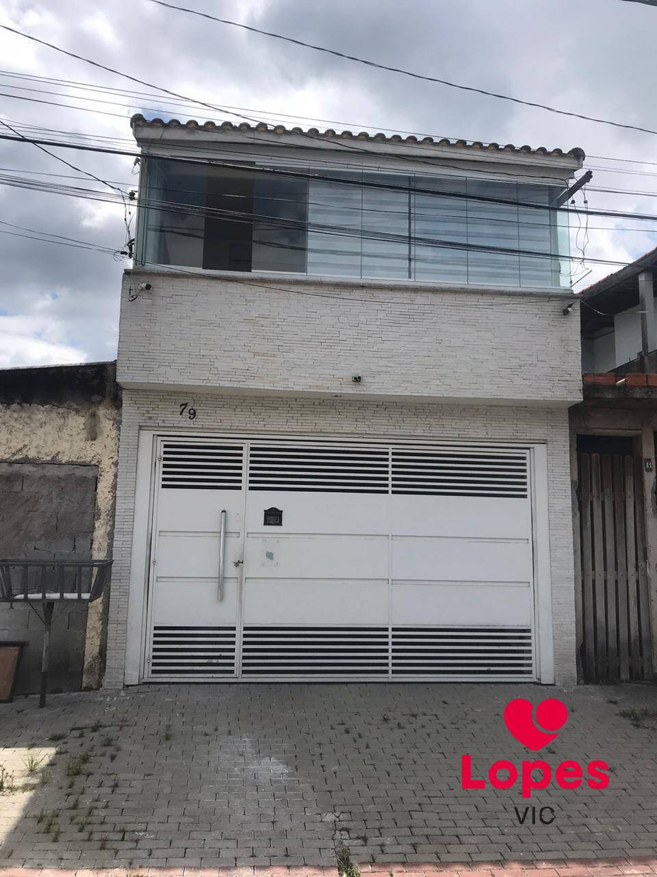 Sobrado à venda com 3 quartos, 219m² - Foto 1