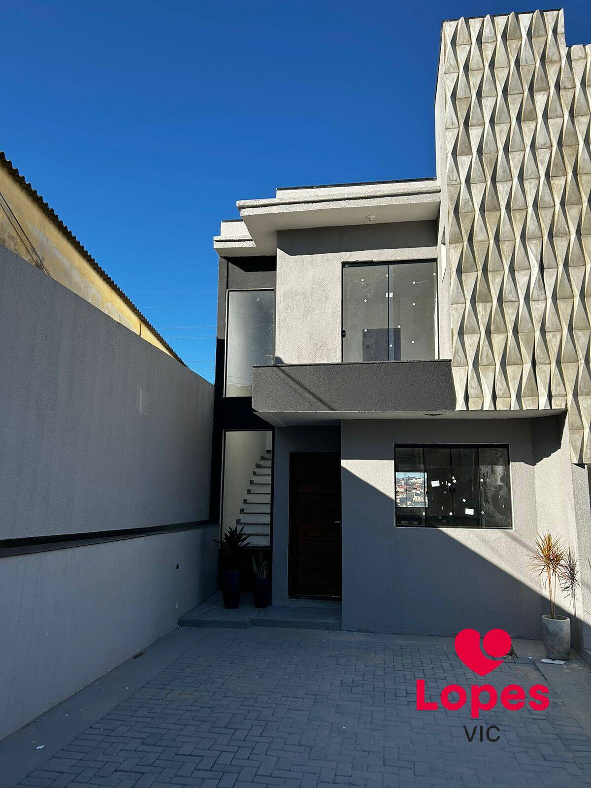 Casa à venda com 3 quartos, 100m² - Foto 1